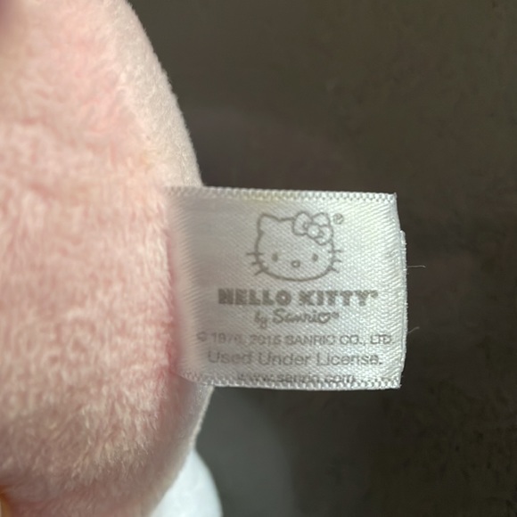 Hello Kitty Plush Toy - 9-Inch with Removable Arizona State T-Shirt - Picture 4 of 4